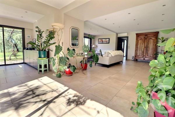 Maison à vendre  6 pièces - 262 m2 ROQUEBRUNE SUR ARGENS - 83