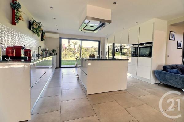 Maison à vendre  6 pièces - 262 m2 ROQUEBRUNE SUR ARGENS - 83