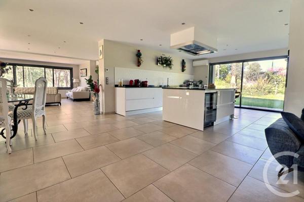 Maison à vendre  6 pièces - 262 m2 ROQUEBRUNE SUR ARGENS - 83