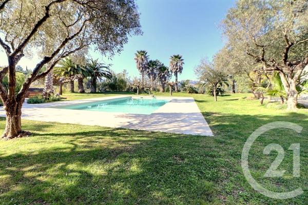 Maison à vendre  6 pièces - 262 m2 ROQUEBRUNE SUR ARGENS - 83