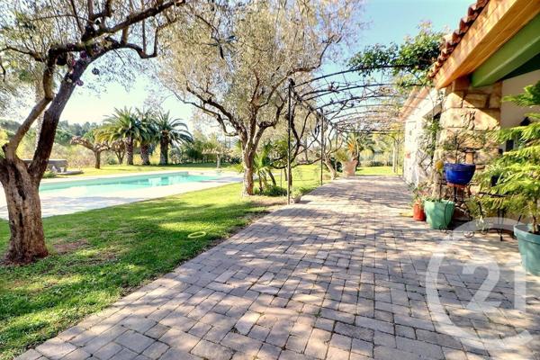 Maison à vendre  6 pièces - 262 m2 ROQUEBRUNE SUR ARGENS - 83