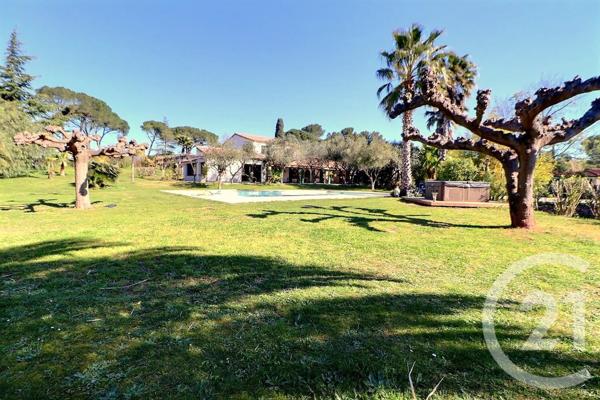 Maison à vendre  6 pièces - 262 m2 ROQUEBRUNE SUR ARGENS - 83