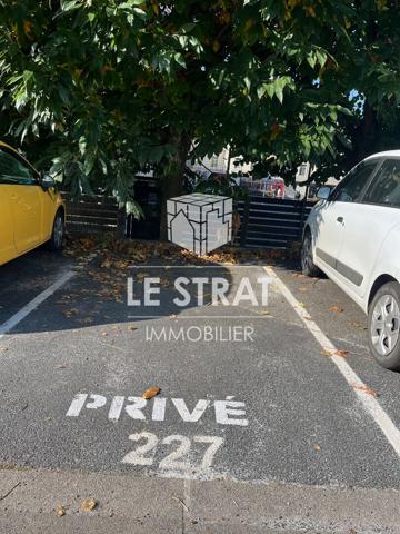 PARKING A LOUER