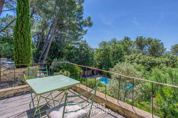 Dans un écrin de verdure, maison de caractère avec vue panoramique
