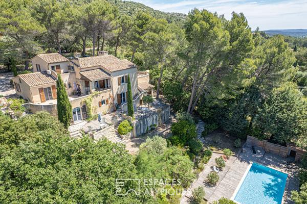 Dans un écrin de verdure, maison de caractère avec vue panoramique