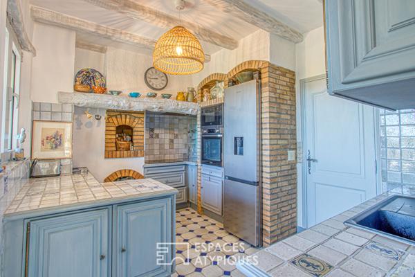 Dans un écrin de verdure, maison de caractère avec vue panoramique