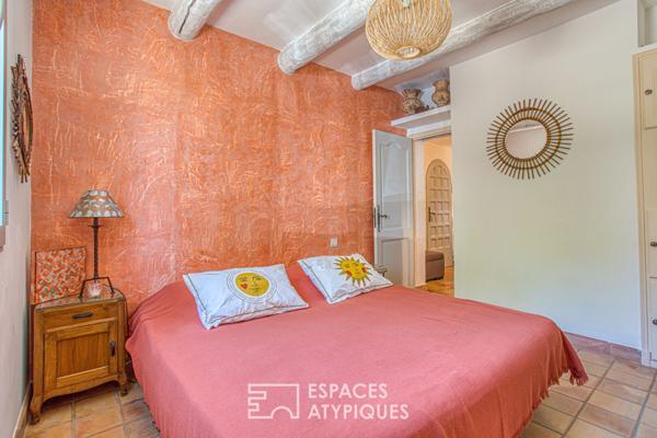 Dans un écrin de verdure, maison de caractère avec vue panoramique