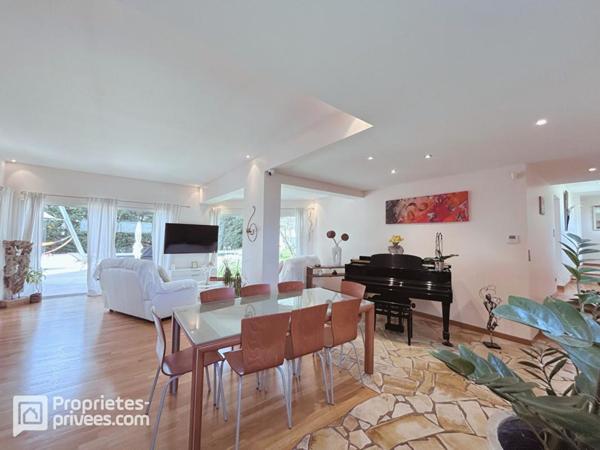 Maison de plain-pied, 5 pièces 200 m², à Pernes-Les-Fontaines