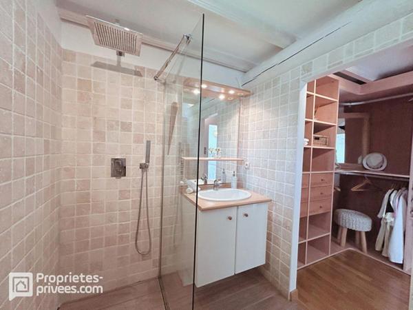 Maison de plain-pied, 5 pièces 200 m², à Pernes-Les-Fontaines