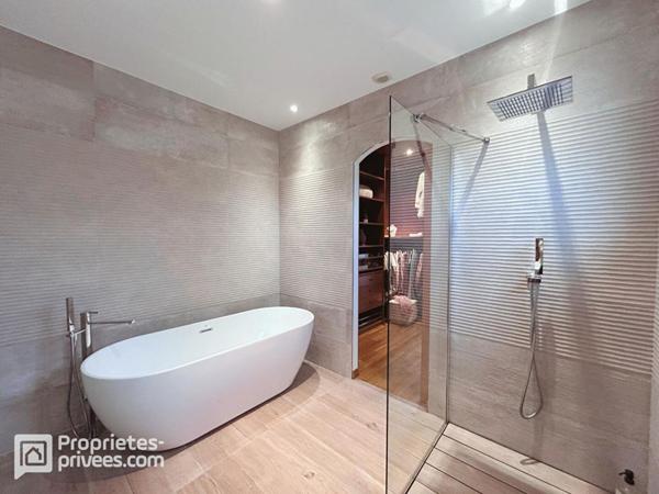 Maison de plain-pied, 5 pièces 200 m², à Pernes-Les-Fontaines