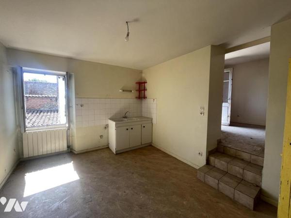 IMMEUBLE DE RAPPORT À RÉNOVER – 4 LOGEMENTS + GARAGES – SARRAS (07370)
