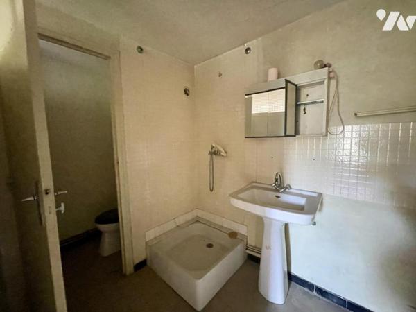 IMMEUBLE DE RAPPORT À RÉNOVER – 4 LOGEMENTS + GARAGES – SARRAS (07370)