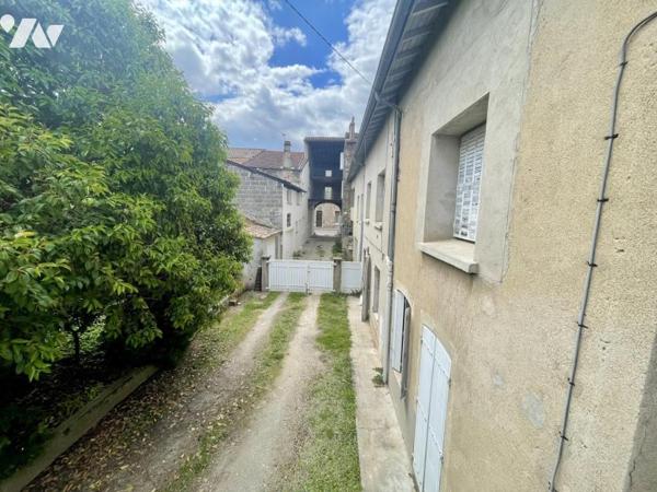 IMMEUBLE DE RAPPORT À RÉNOVER – 4 LOGEMENTS + GARAGES – SARRAS (07370)