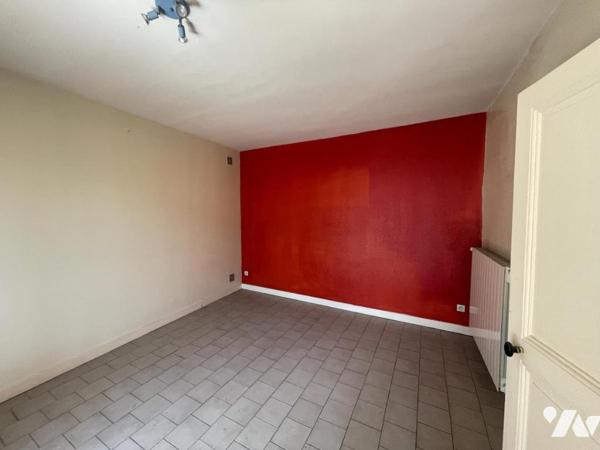 IMMEUBLE DE RAPPORT À RÉNOVER – 4 LOGEMENTS + GARAGES – SARRAS (07370)