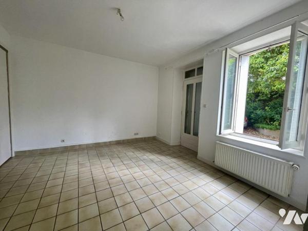 IMMEUBLE DE RAPPORT À RÉNOVER – 4 LOGEMENTS + GARAGES – SARRAS (07370)