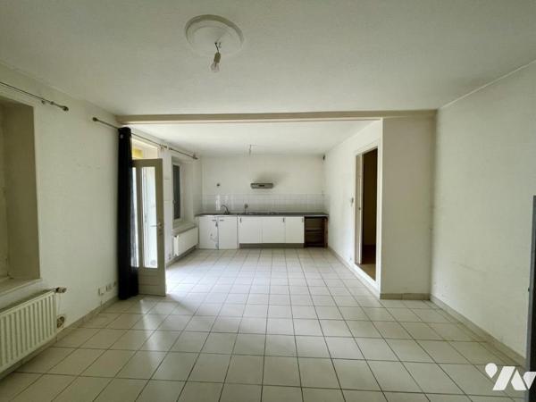 IMMEUBLE DE RAPPORT À RÉNOVER – 4 LOGEMENTS + GARAGES – SARRAS (07370)