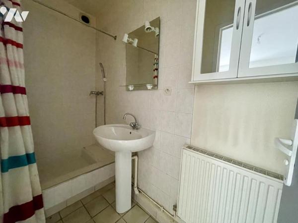 IMMEUBLE DE RAPPORT À RÉNOVER – 4 LOGEMENTS + GARAGES – SARRAS (07370)