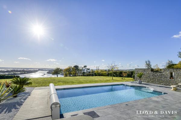Villa d'Architecte · 370 m² · Vue Panoramique · Piscine · Terrain 4 348 m² — À 10 min du Cœur de Nantes