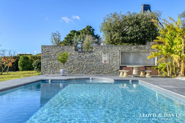 Villa d'Architecte · 370 m² · Vue Panoramique · Piscine · Terrain 4 348 m² — À 10 min du Cœur de Nantes