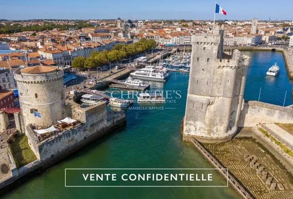 Hôtel particulier rénové du XVIIe & XIXe – La Rochelle, Centre-ville.