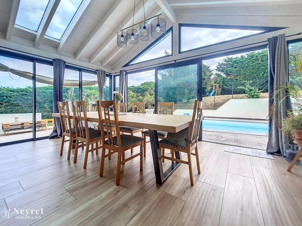 – 125 m² - 3 chambres 1 bureau- sous-sol – Terrain 1157 m²- piscine