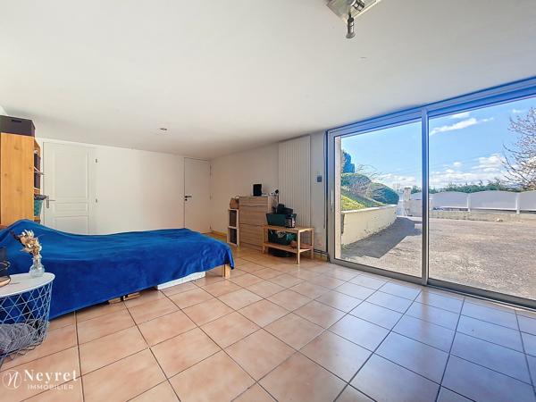 – 125 m² - 3 chambres 1 bureau- sous-sol – Terrain 1157 m²- piscine