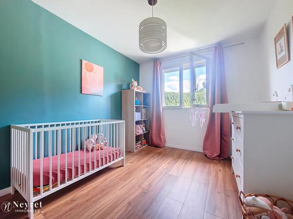 – 125 m² - 3 chambres 1 bureau- sous-sol – Terrain 1157 m²- piscine