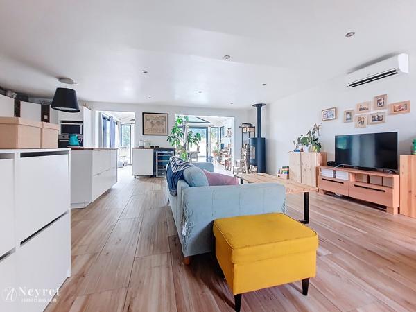 – 125 m² - 3 chambres 1 bureau- sous-sol – Terrain 1157 m²- piscine