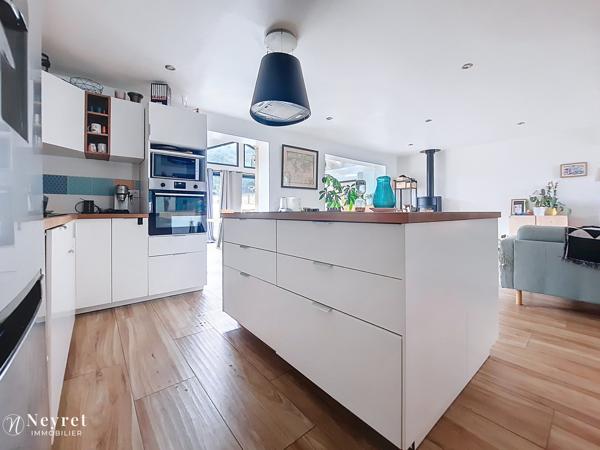 – 125 m² - 3 chambres 1 bureau- sous-sol – Terrain 1157 m²- piscine