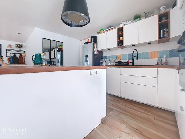 – 125 m² - 3 chambres 1 bureau- sous-sol – Terrain 1157 m²- piscine