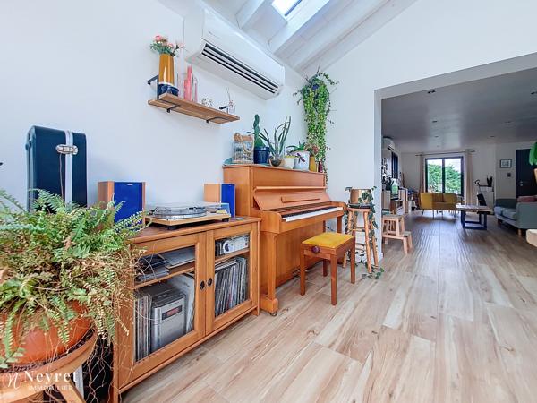 – 125 m² - 3 chambres 1 bureau- sous-sol – Terrain 1157 m²- piscine