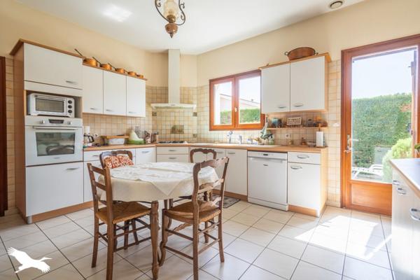 Maison à vendre |  Eysines |  9 pièces | 219 m²