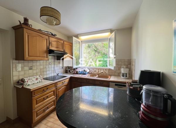 Maison familiale spacieuse avec jardin et garage