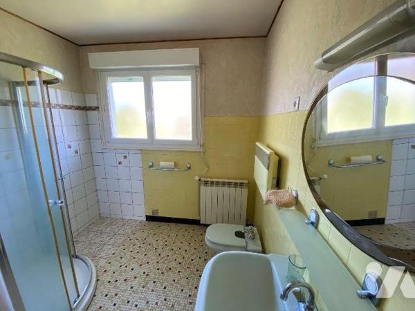 Maison à Vendre à Plouha (22580) en Côtes-d'Armor (22)

Cette maison d'une superficie habitab...