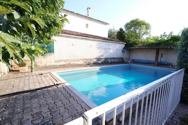 Maison T6 avec garages et piscine - Manosque - Réf. 535-M