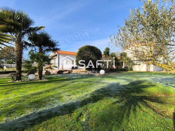 Magnifique et grande propriété 8 pièces, 5 chambres avec jardin paysagé au coeur du pays des achards