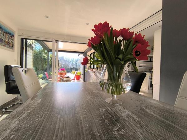 Magnifique et grande propriété 8 pièces, 5 chambres avec jardin paysagé au coeur du pays des achards