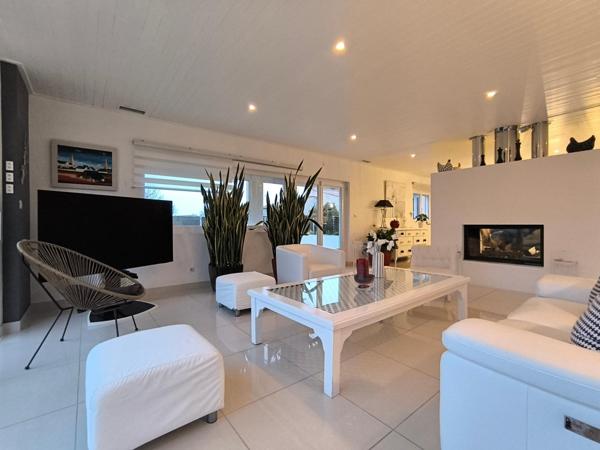 Magnifique et grande propriété 8 pièces, 5 chambres avec jardin paysagé au coeur du pays des achards