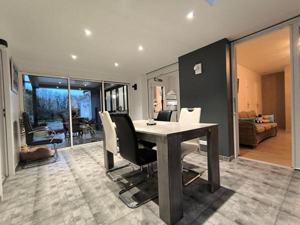 Magnifique et grande propriété 8 pièces, 5 chambres avec jardin paysagé au coeur du pays des achards