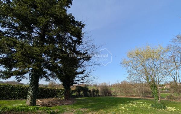 Villa sur 3 407 m² de terrain, sous-sol complet, fort potentiel , Genas
