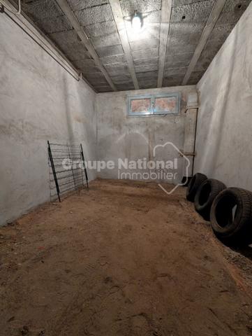Villa sur 3 407 m² de terrain, sous-sol complet, fort potentiel , Genas