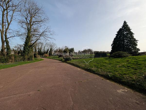 Villa sur 3 407 m² de terrain, sous-sol complet, fort potentiel , Genas