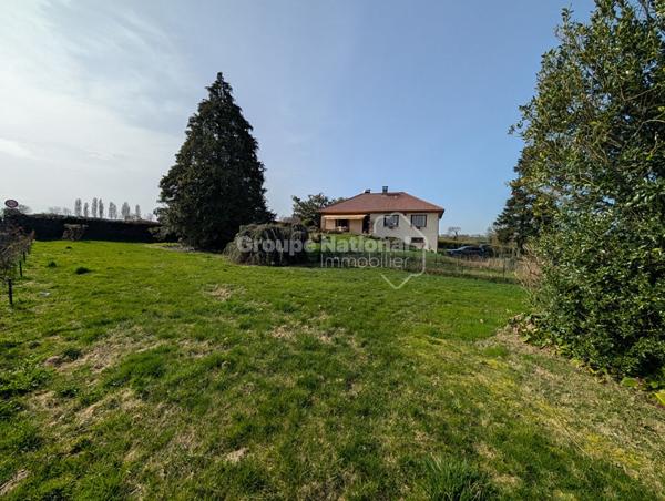 Villa sur 3 407 m² de terrain, sous-sol complet, fort potentiel , Genas