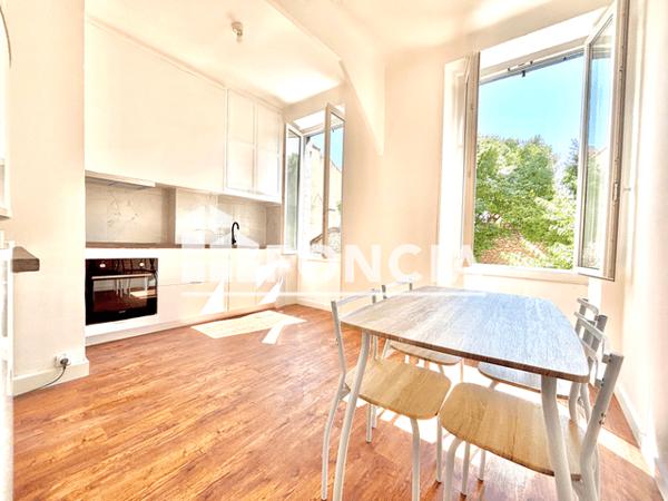 Location Studio meublé 37.82 m² - 274 BD NATIONAL Marseille 13003