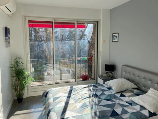 NEUILLY SUR SEINE RUE LONGCHAMP PROCHE BOIS DE BOULOGNE APPARTEMENT T4 MEUBLE/TERRASSE BALCON+CAVE