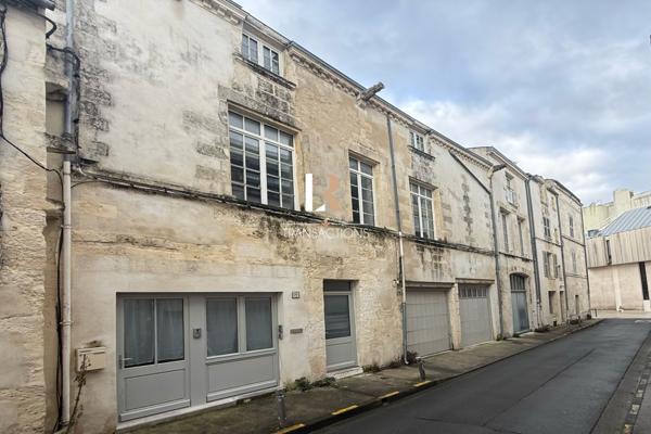 La Rochelle (17000) Préfecture - Immeuble avec deux spacieux appartements