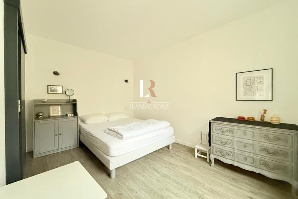 La Rochelle (17000) Préfecture - Immeuble avec deux spacieux appartements