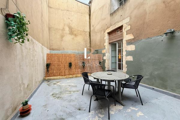 La Rochelle (17000) Préfecture - Immeuble avec deux spacieux appartements