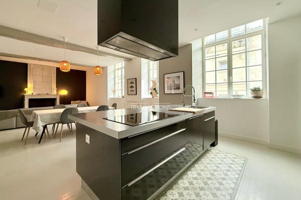 La Rochelle (17000) Préfecture - Immeuble avec deux spacieux appartements