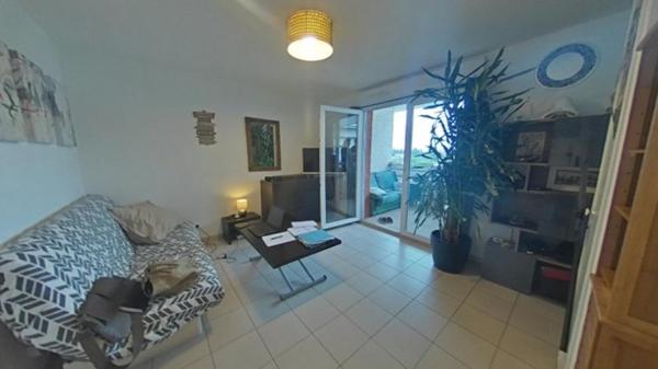 Studio 24 m² - terrasse 9 m² - 1 place de parking privative